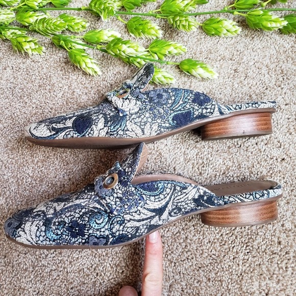 Bernardo Boho Blue Floral JEN Mule Size 6.5 - Picture 6 of 10
